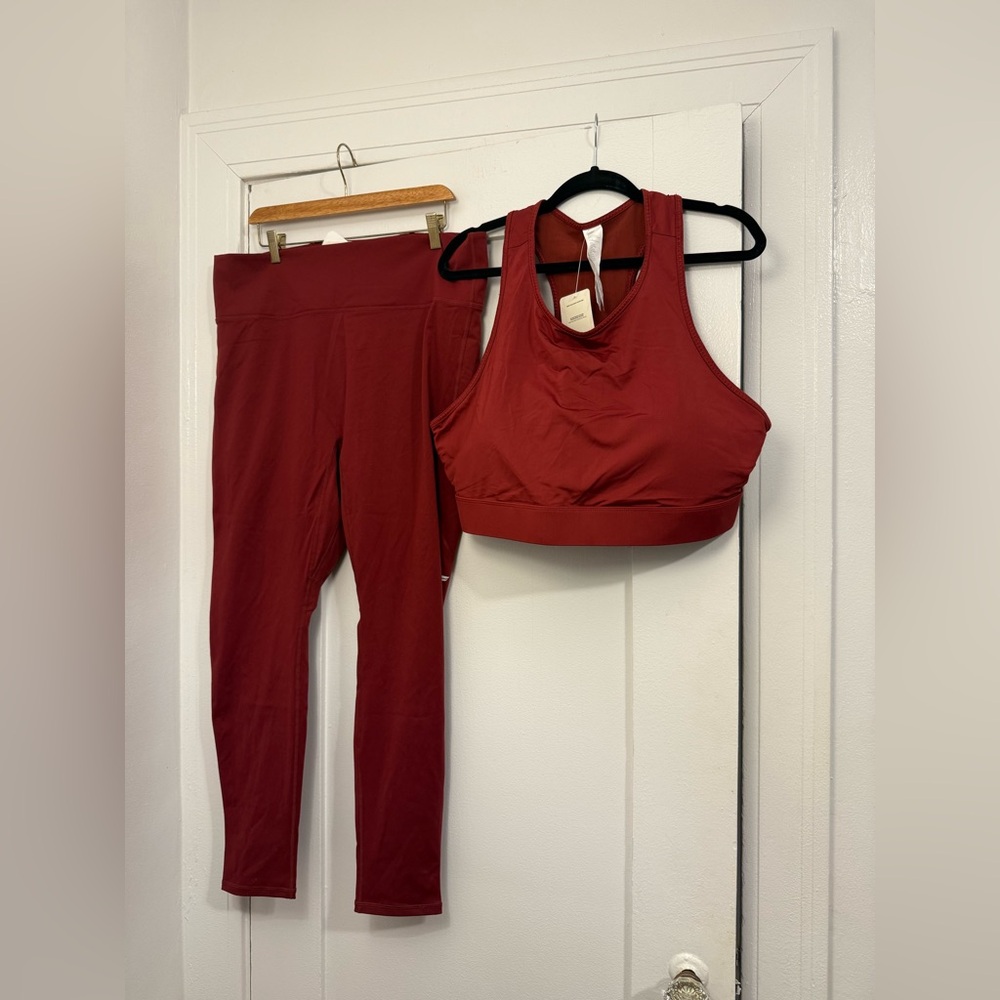 BNWT Matching Set of Sports Bra and Leggings by Fabletics